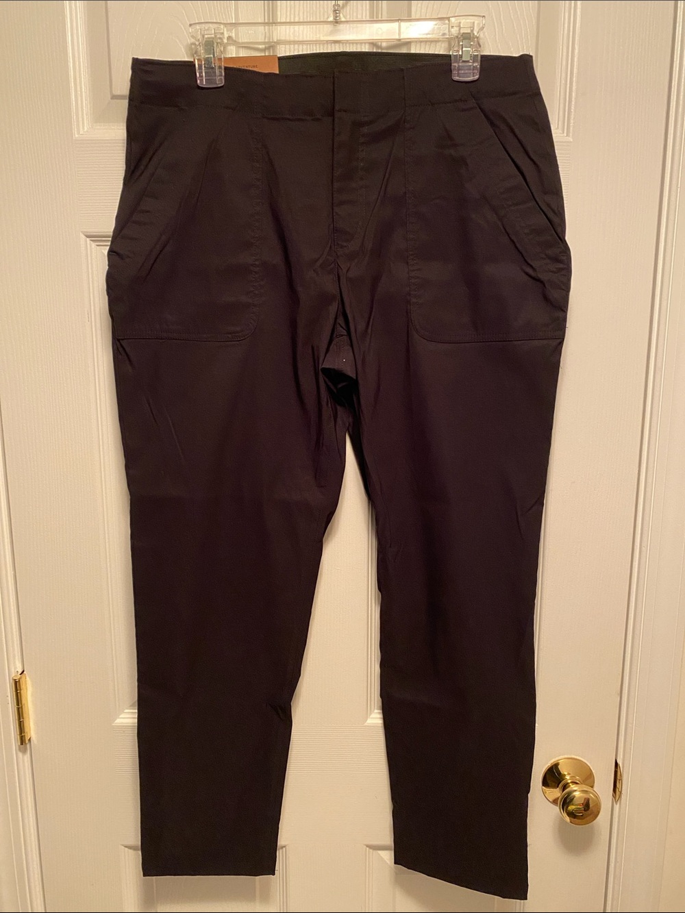 Eddie Bauer Black Women’s Straight Ankle Pants…size 12